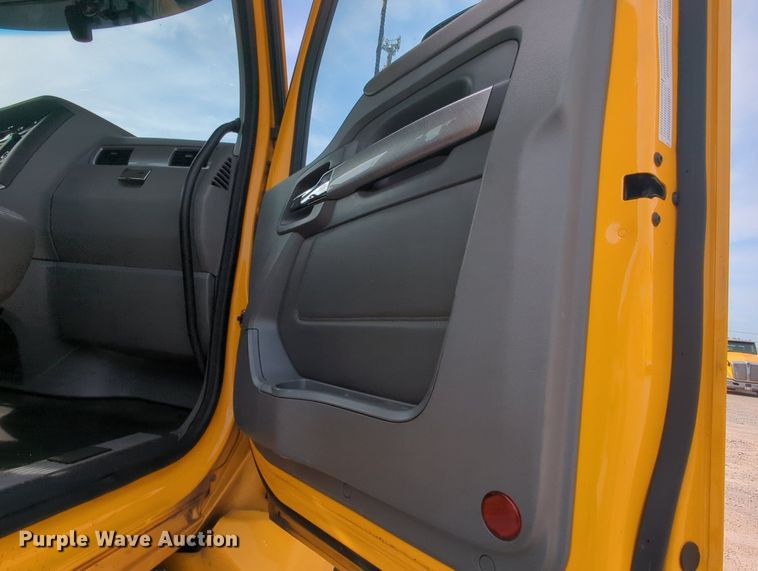 image for item MY9823 2019 Kenworth T680  semi truck