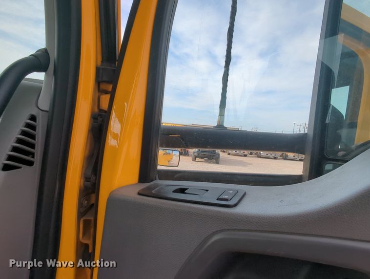 image for item MY9823 2019 Kenworth T680  semi truck