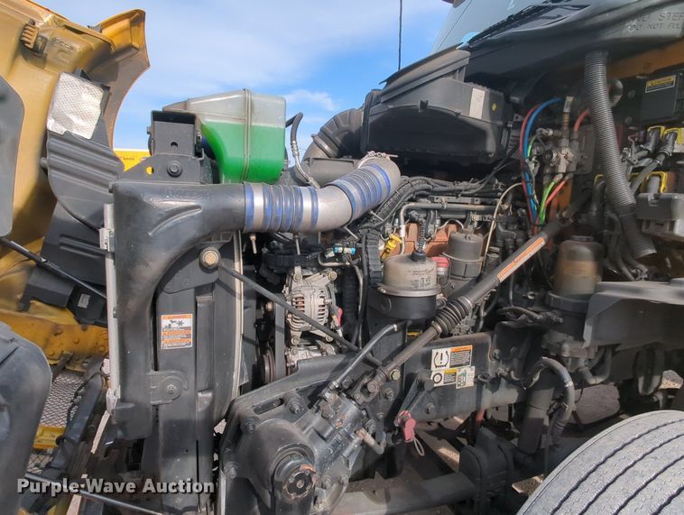 image for item MY9823 2019 Kenworth T680  semi truck