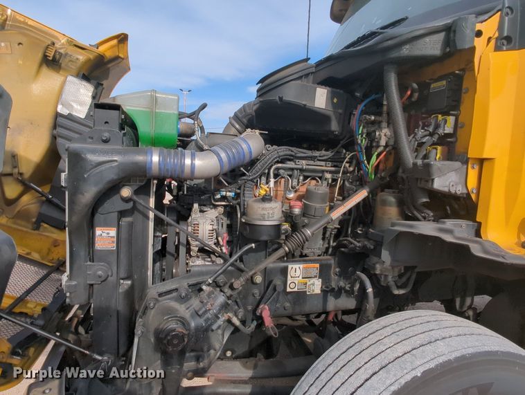 image for item MY9823 2019 Kenworth T680  semi truck