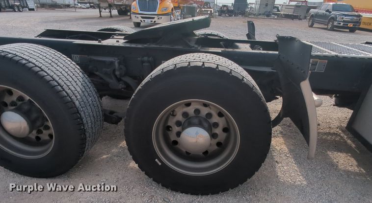 image for item MY9823 2019 Kenworth T680  semi truck