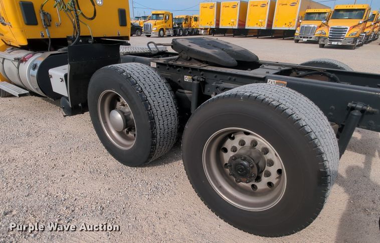 image for item MY9823 2019 Kenworth T680  semi truck