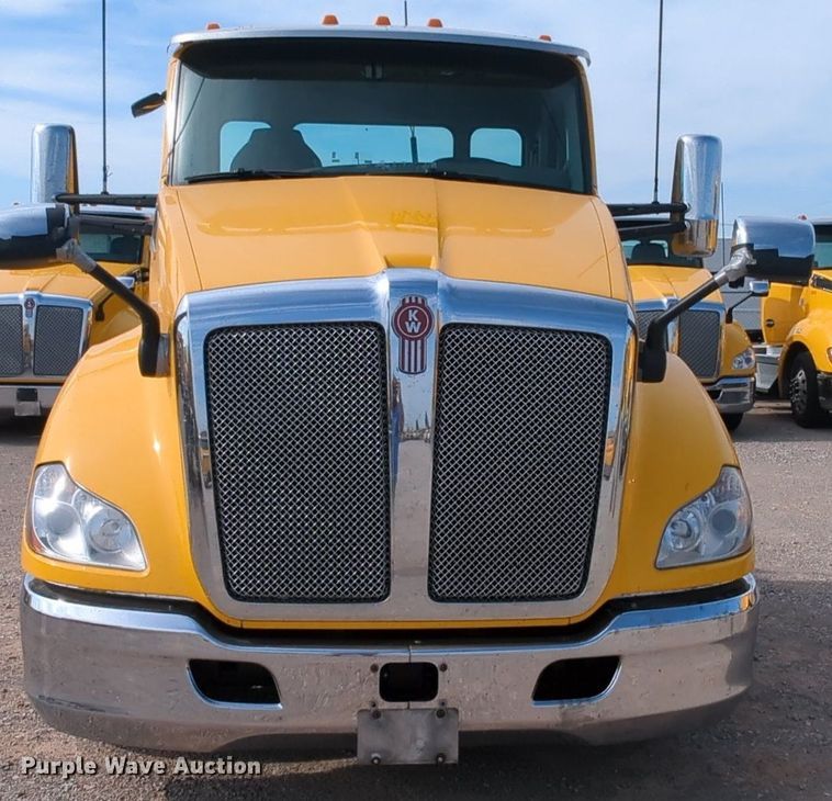 image for item MY9824 2019 Kenworth T680  semi truck