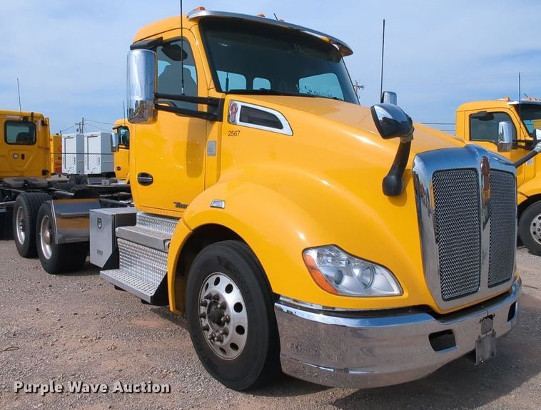 image for item MY9824 2019 Kenworth T680  semi truck