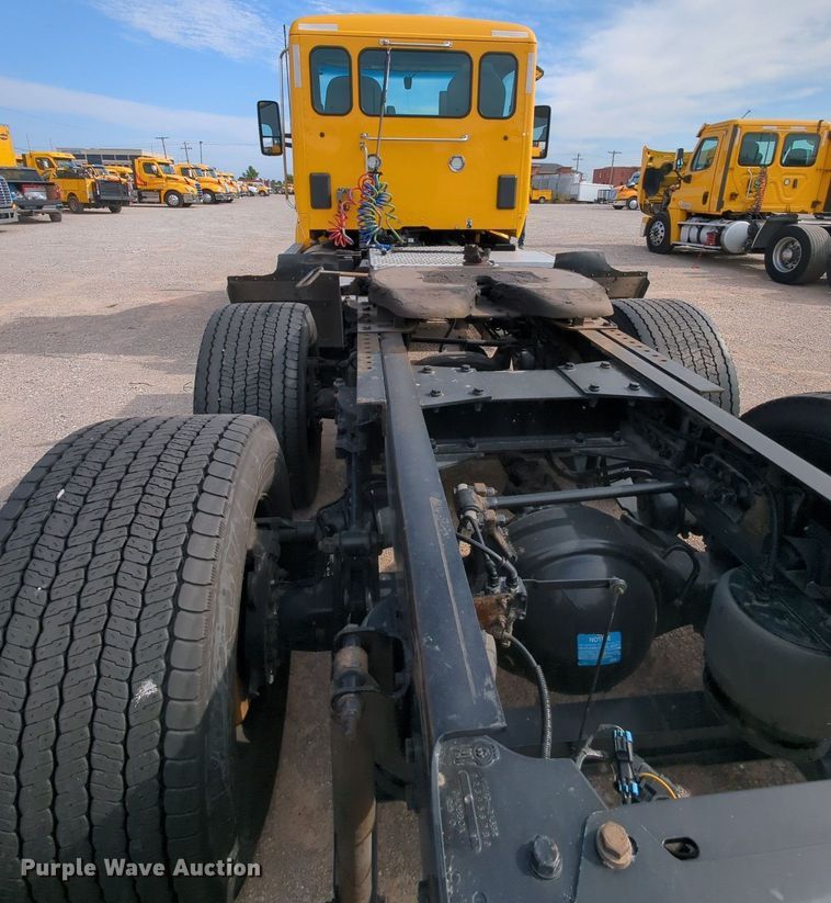 image for item MY9824 2019 Kenworth T680  semi truck