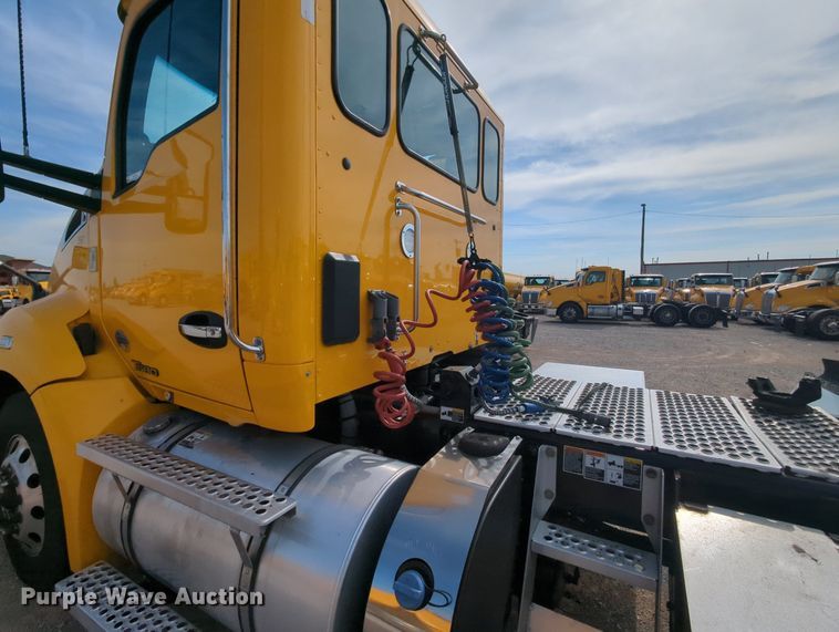 image for item MY9824 2019 Kenworth T680  semi truck