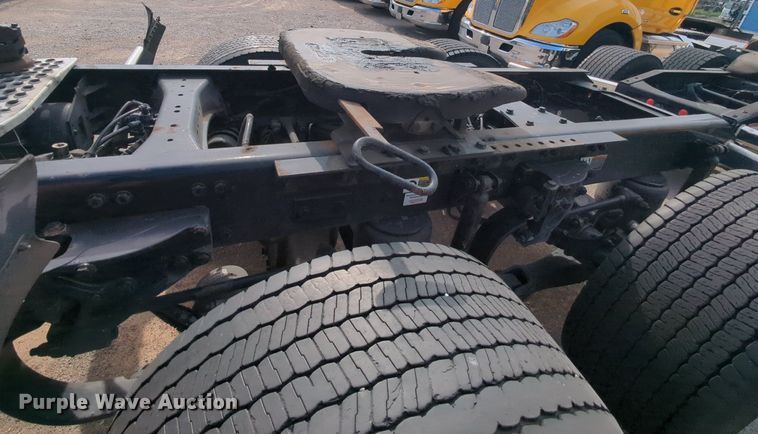 image for item MY9824 2019 Kenworth T680  semi truck