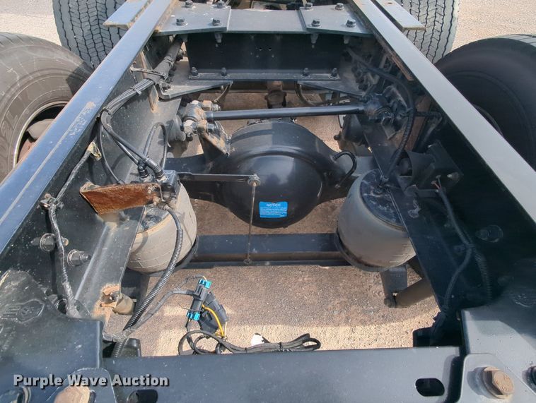 image for item MY9824 2019 Kenworth T680  semi truck