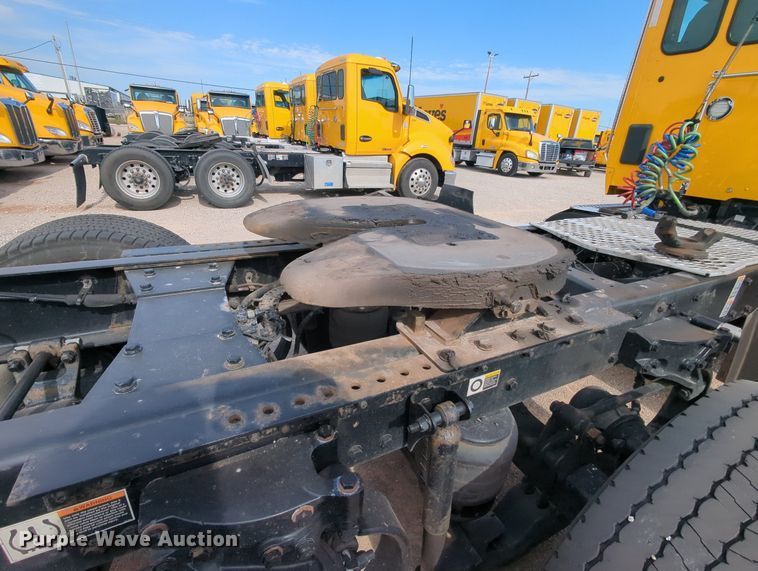 image for item MY9824 2019 Kenworth T680  semi truck