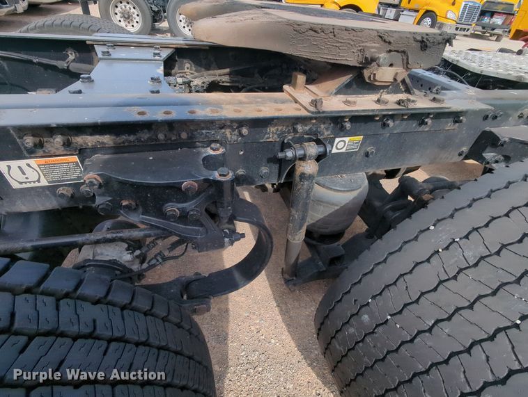 image for item MY9824 2019 Kenworth T680  semi truck