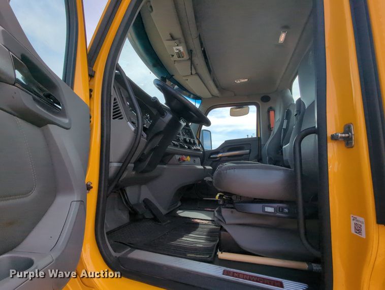 image for item MY9824 2019 Kenworth T680  semi truck