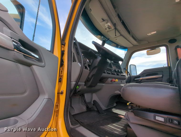 image for item MY9824 2019 Kenworth T680  semi truck