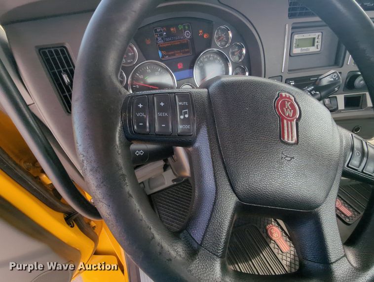 image for item MY9824 2019 Kenworth T680  semi truck