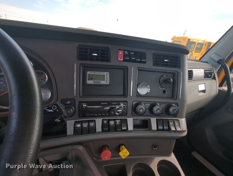 image for item MY9824 2019 Kenworth T680  semi truck