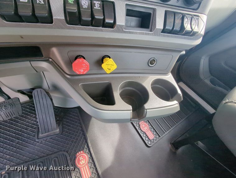 image for item MY9824 2019 Kenworth T680  semi truck