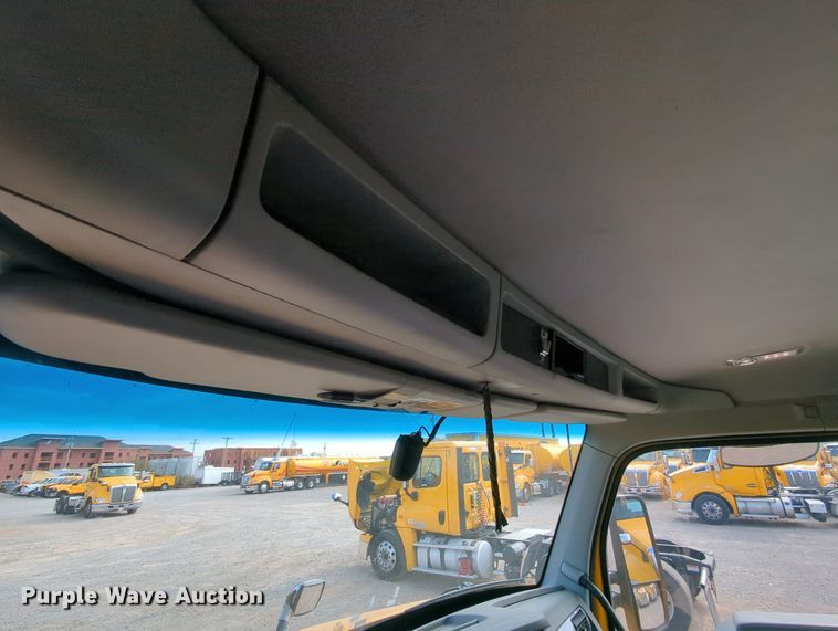 image for item MY9824 2019 Kenworth T680  semi truck