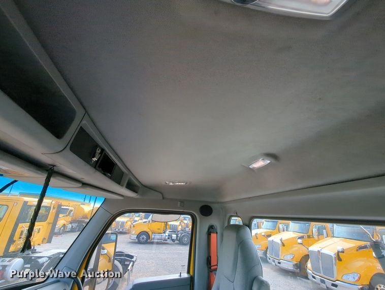 image for item MY9824 2019 Kenworth T680  semi truck