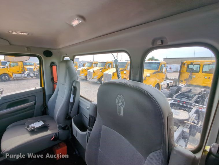 image for item MY9824 2019 Kenworth T680  semi truck