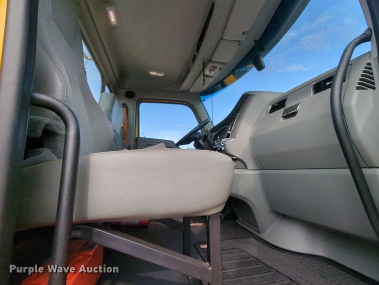 image for item MY9824 2019 Kenworth T680  semi truck