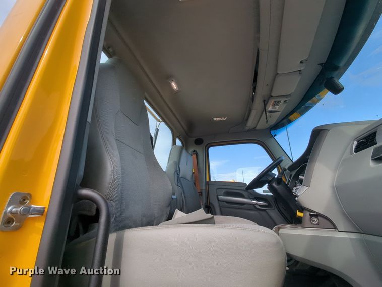 image for item MY9824 2019 Kenworth T680  semi truck