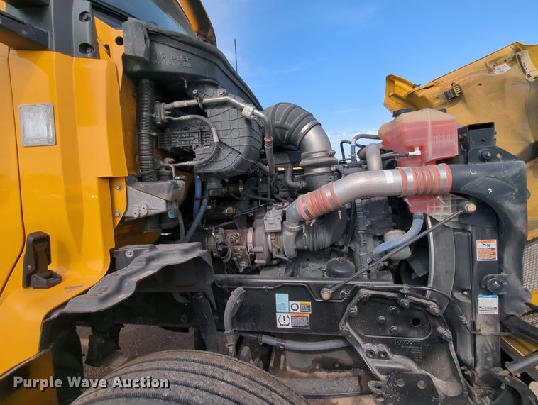 image for item MY9824 2019 Kenworth T680  semi truck