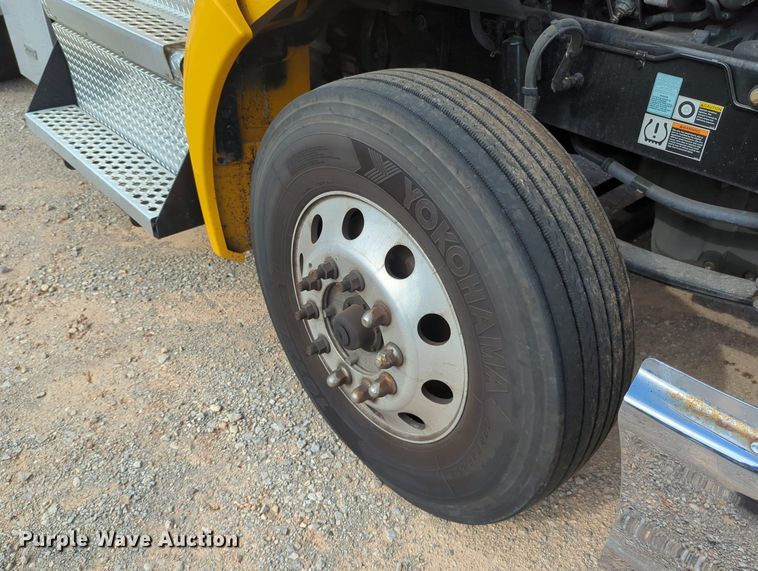 image for item MY9824 2019 Kenworth T680  semi truck