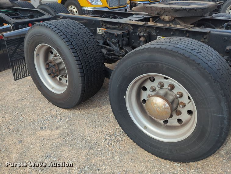 image for item MY9824 2019 Kenworth T680  semi truck