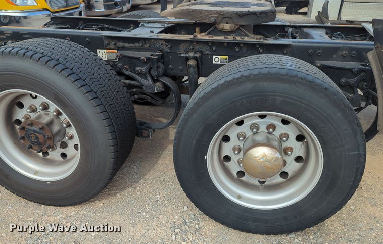 image for item MY9824 2019 Kenworth T680  semi truck