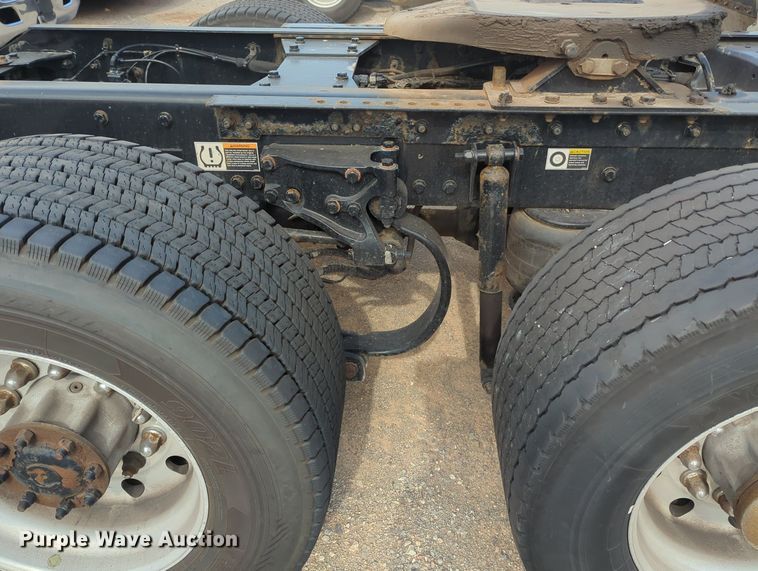 image for item MY9824 2019 Kenworth T680  semi truck