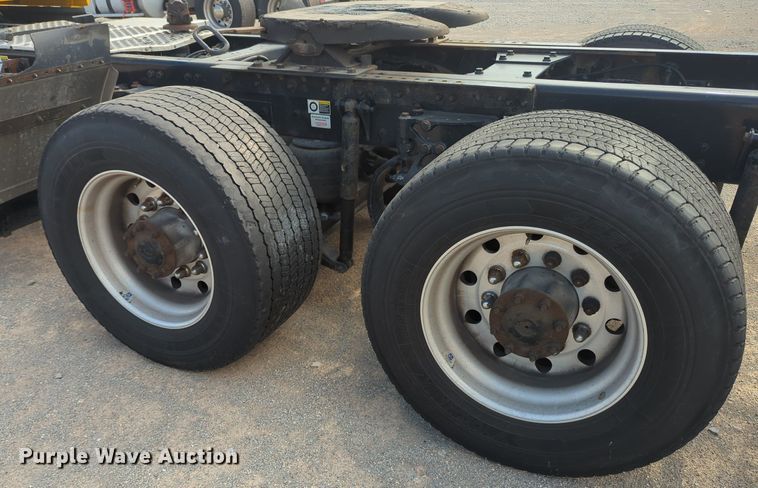 image for item MY9824 2019 Kenworth T680  semi truck