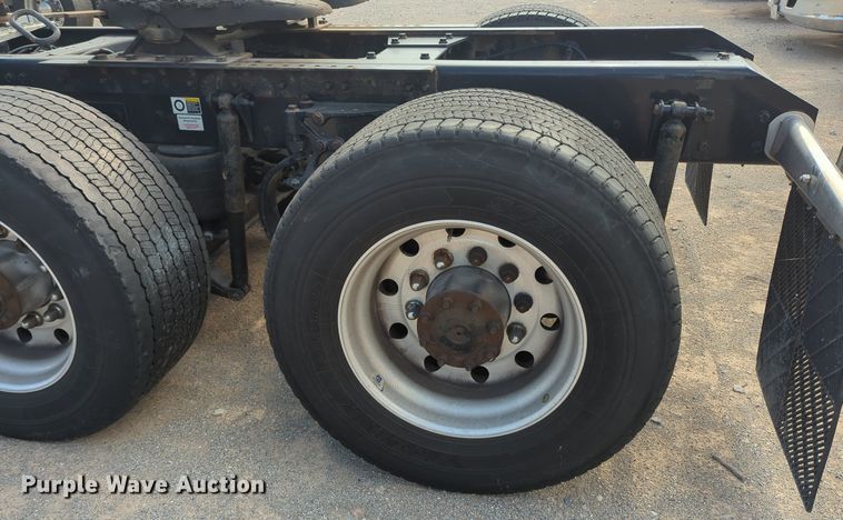 image for item MY9824 2019 Kenworth T680  semi truck