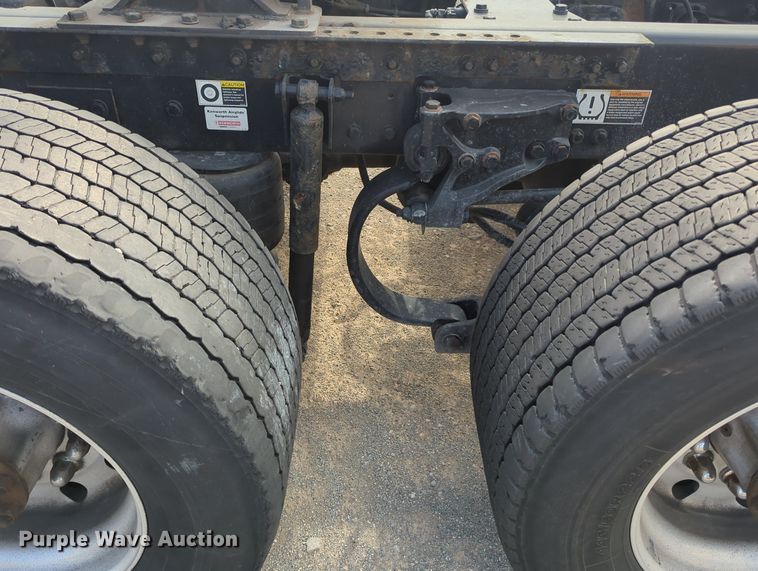 image for item MY9824 2019 Kenworth T680  semi truck