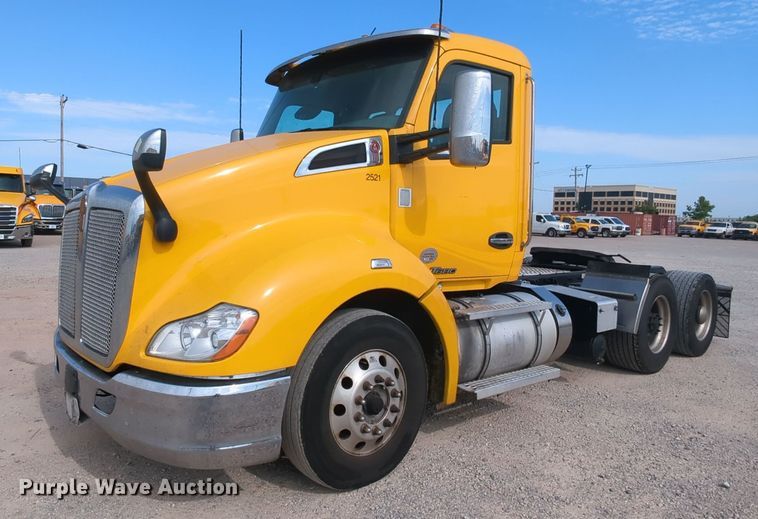 image for item MY9825 2019 Kenworth T680  semi truck