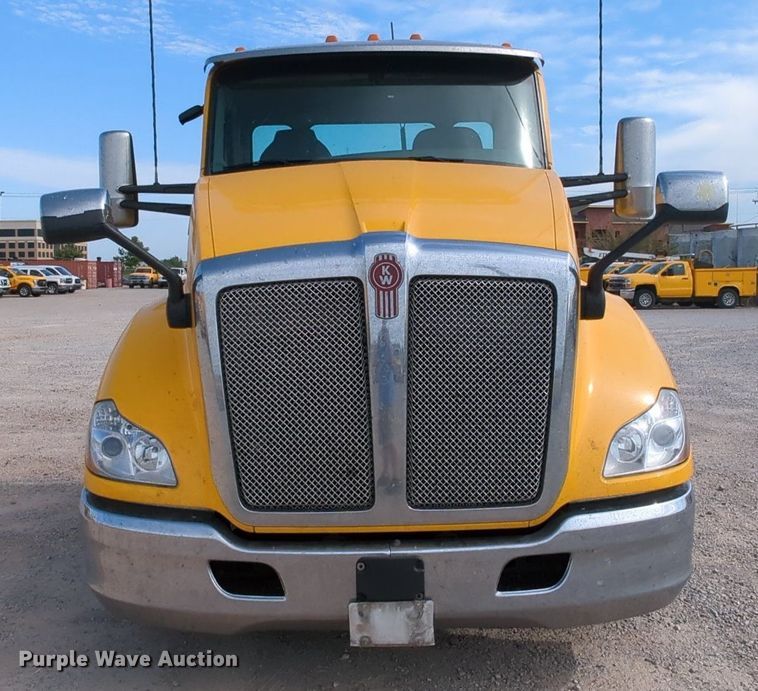 image for item MY9825 2019 Kenworth T680  semi truck