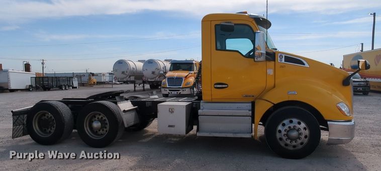 image for item MY9825 2019 Kenworth T680  semi truck