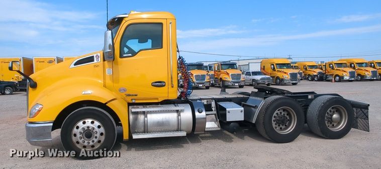 image for item MY9825 2019 Kenworth T680  semi truck