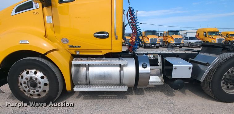 image for item MY9825 2019 Kenworth T680  semi truck