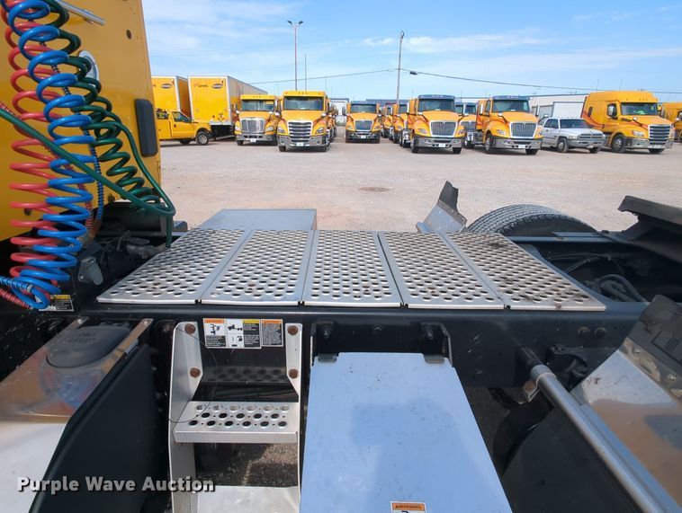 image for item MY9825 2019 Kenworth T680  semi truck