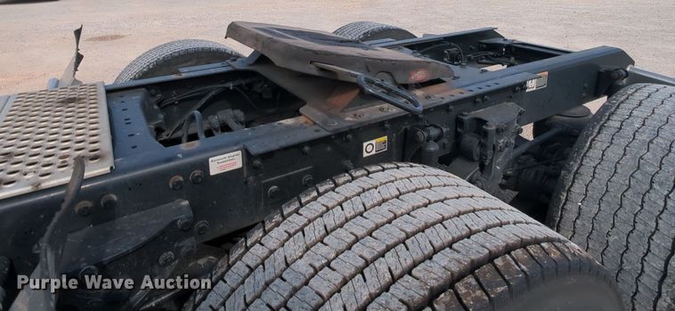 image for item MY9825 2019 Kenworth T680  semi truck