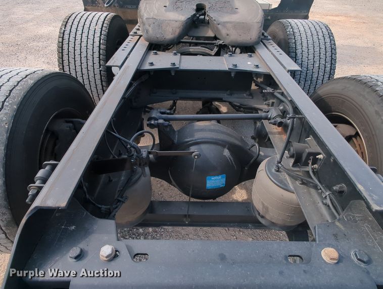 image for item MY9825 2019 Kenworth T680  semi truck