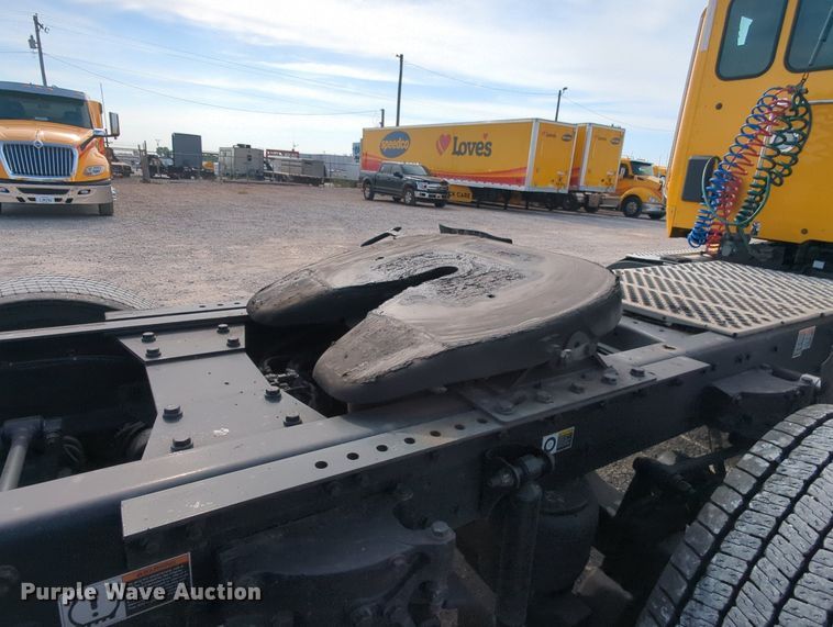 image for item MY9825 2019 Kenworth T680  semi truck