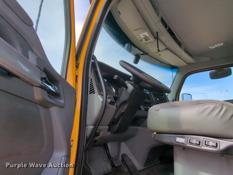 image for item MY9825 2019 Kenworth T680  semi truck