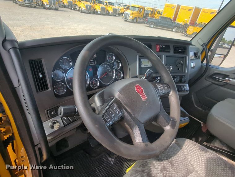 image for item MY9825 2019 Kenworth T680  semi truck