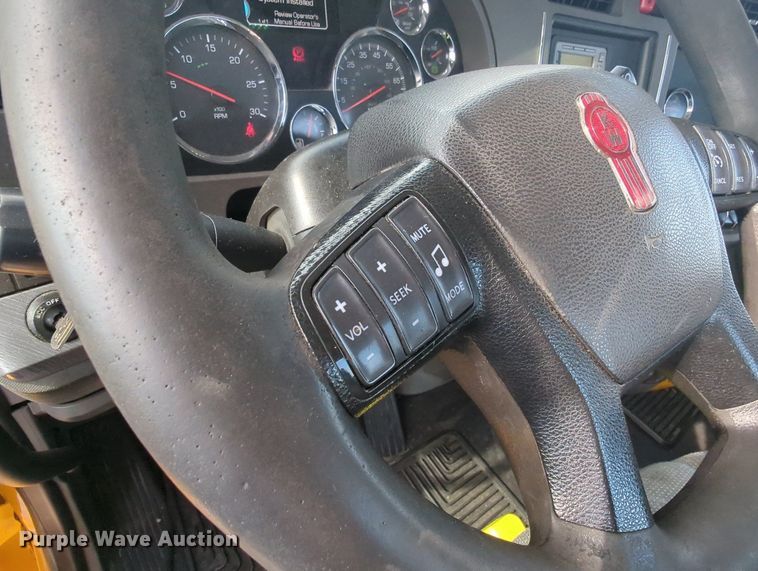 image for item MY9825 2019 Kenworth T680  semi truck