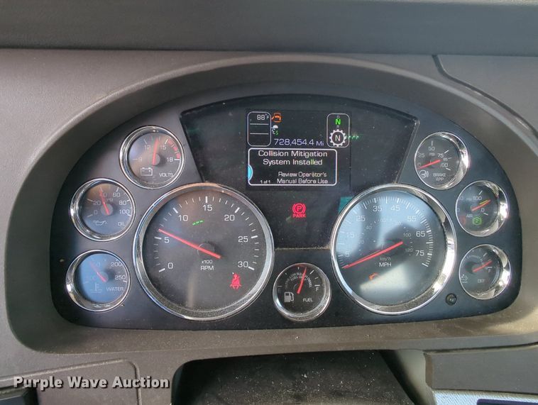 image for item MY9825 2019 Kenworth T680  semi truck