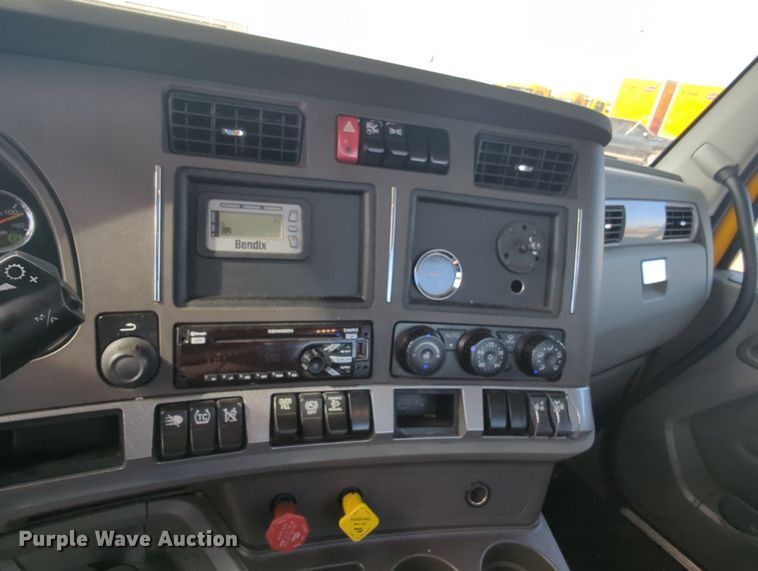 image for item MY9825 2019 Kenworth T680  semi truck