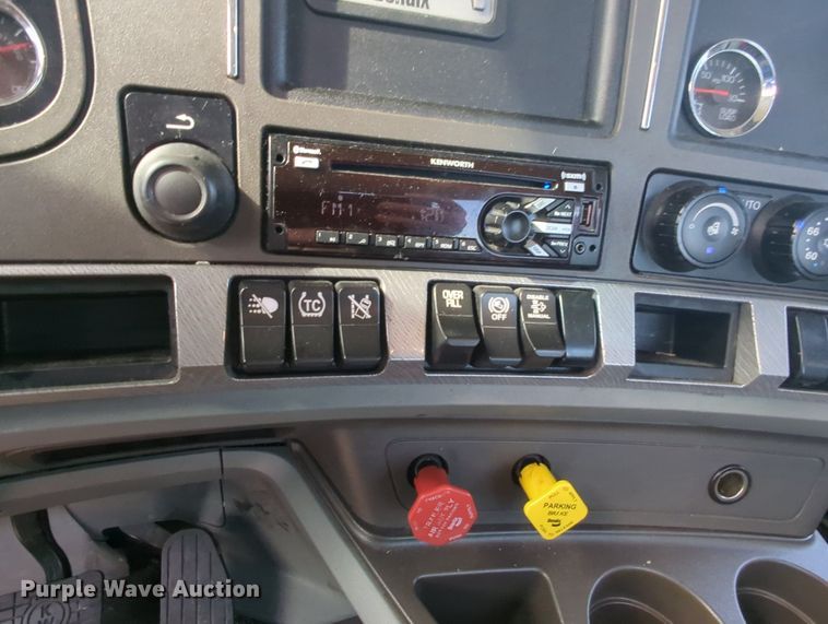 image for item MY9825 2019 Kenworth T680  semi truck