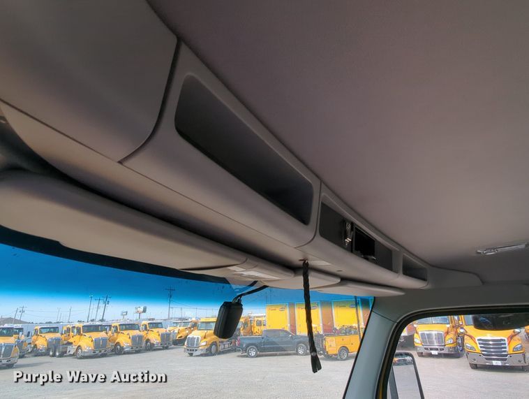 image for item MY9825 2019 Kenworth T680  semi truck