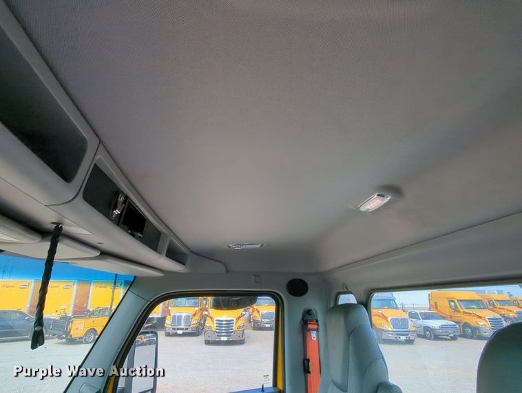 image for item MY9825 2019 Kenworth T680  semi truck