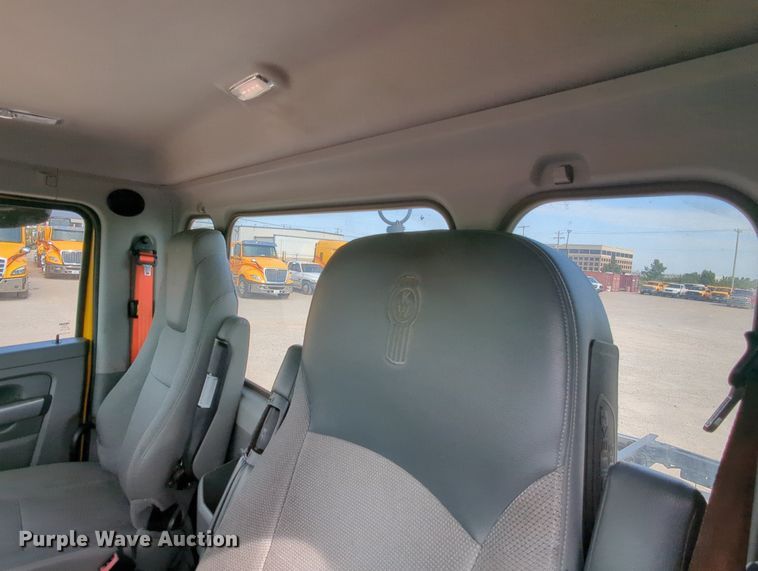 image for item MY9825 2019 Kenworth T680  semi truck